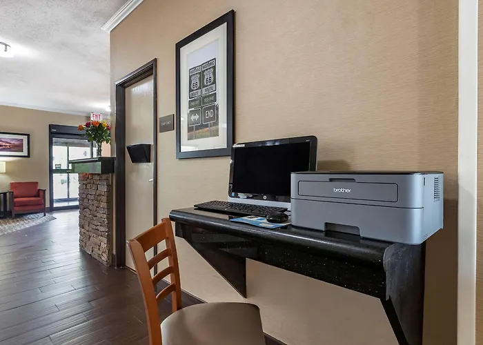Hotel Comfort - Quad Cities 3*
