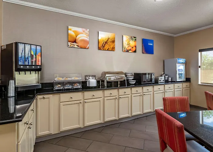 Comfort - Quad Cities Hotel Moline