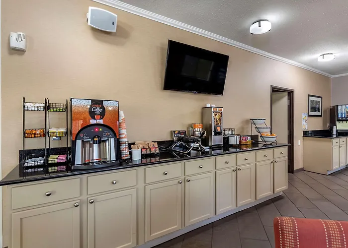 Hotel Comfort - Quad Cities 3*