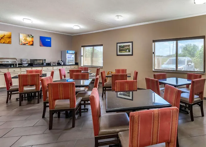Hotel Comfort - Quad Cities 3*