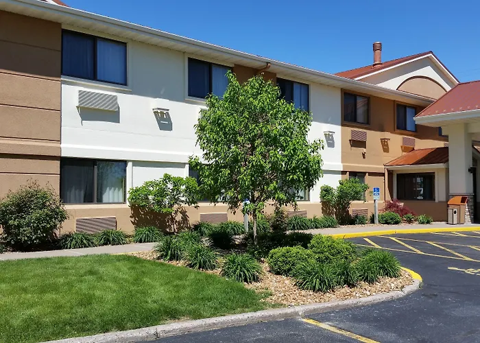 Comfort - Quad Cities Hotel 3*