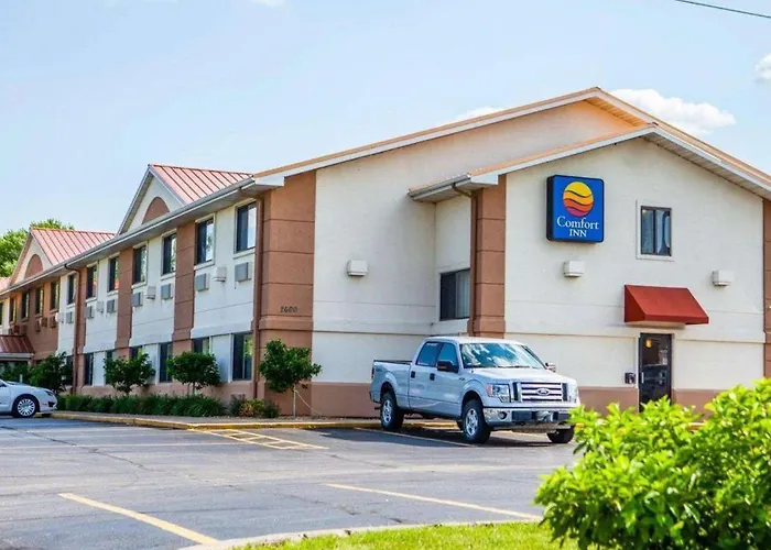 Hotel Comfort - Quad Cities 3*