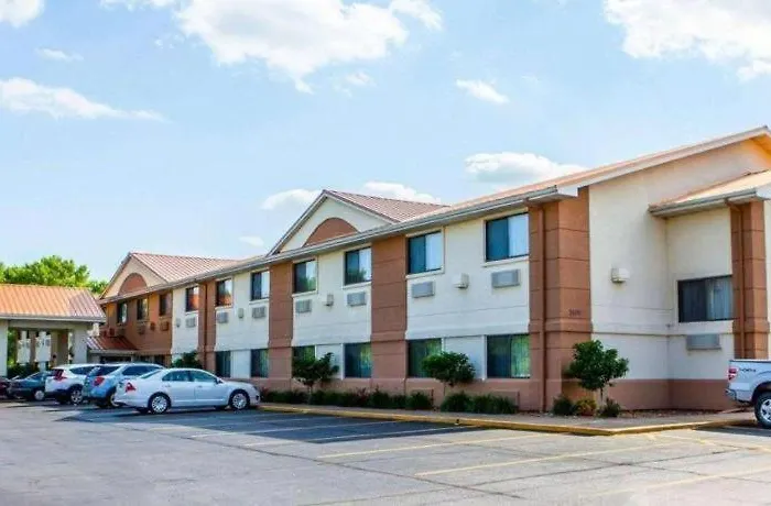 Comfort - Quad Cities Hotel Moline