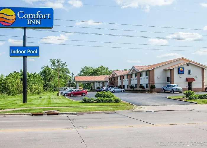 Hotel Comfort - Quad Cities 3*